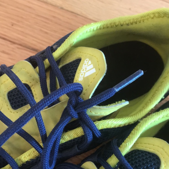 Addidas sports shoes for men. - Picture 4 of 6